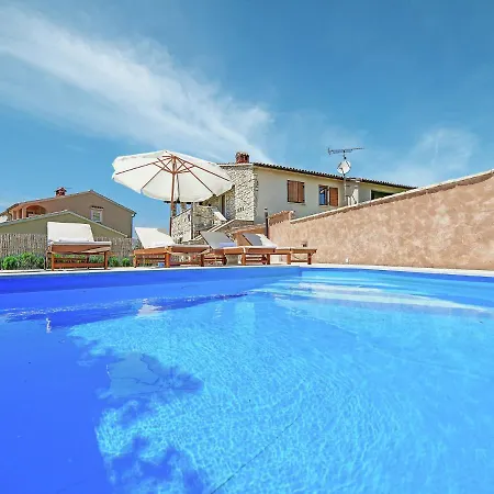 بيت للعطل Modern In Porec With Swimming Pool