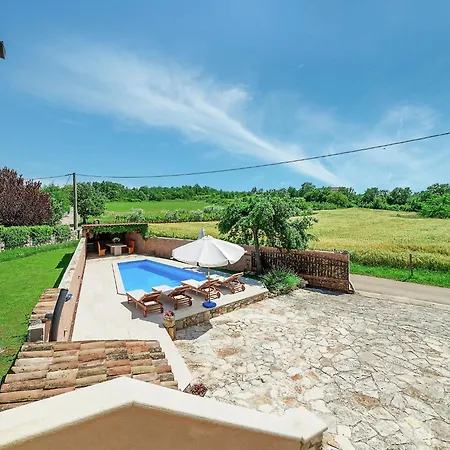 Modern In Porec With Swimming Pool 펜션 *